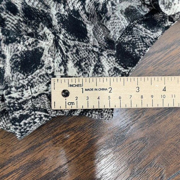 Bardot Romper XS Black Ivory Snake Reptile Print Sleeveless Pockets Women's - Picture 12 of 14